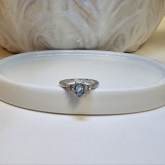 Blue Topaz Sterling Silver Ring Size 7 – Teardrop Cut Gemstone Vintage Look - Picture 2 of 3
